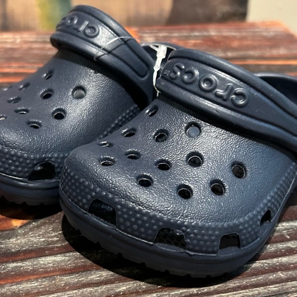 Crocs infant size 2-3 New - Picture 4 of 8